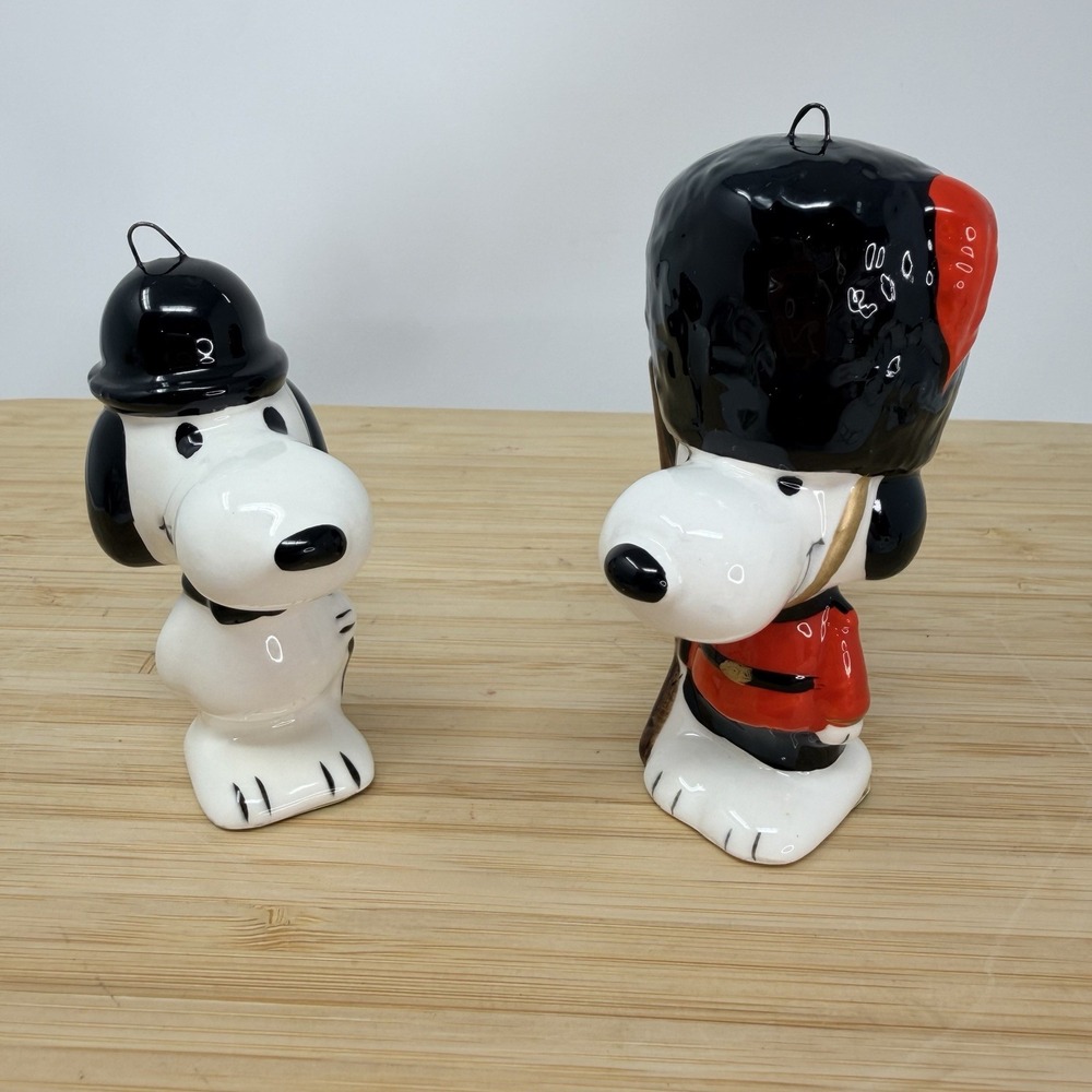 Vintage Snoopy Ceramic British Guard Umbrella Bowler Hat Ornament Japan 1966